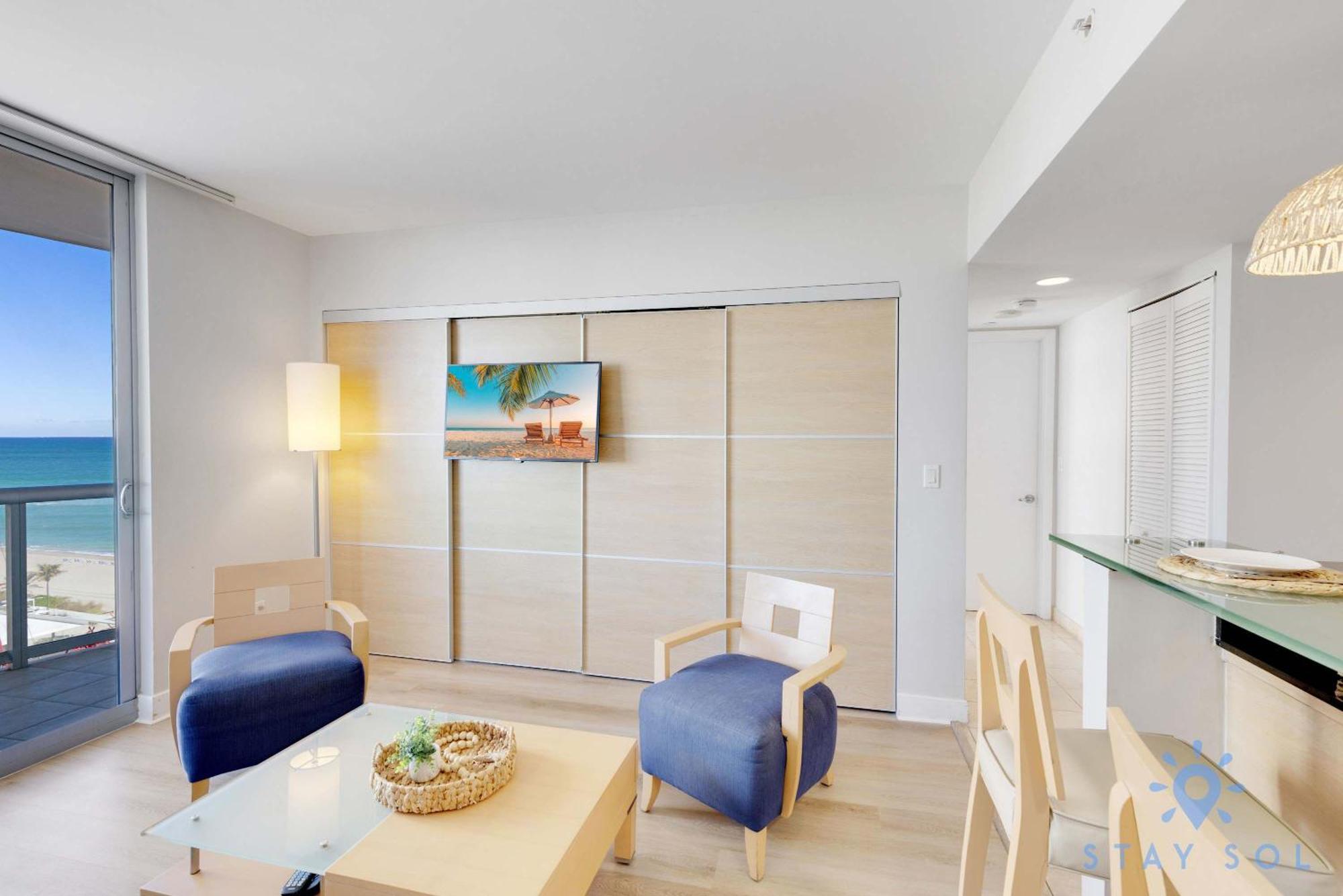 Beachfront - Pool - Ocean View Balcony- Gym Appartement