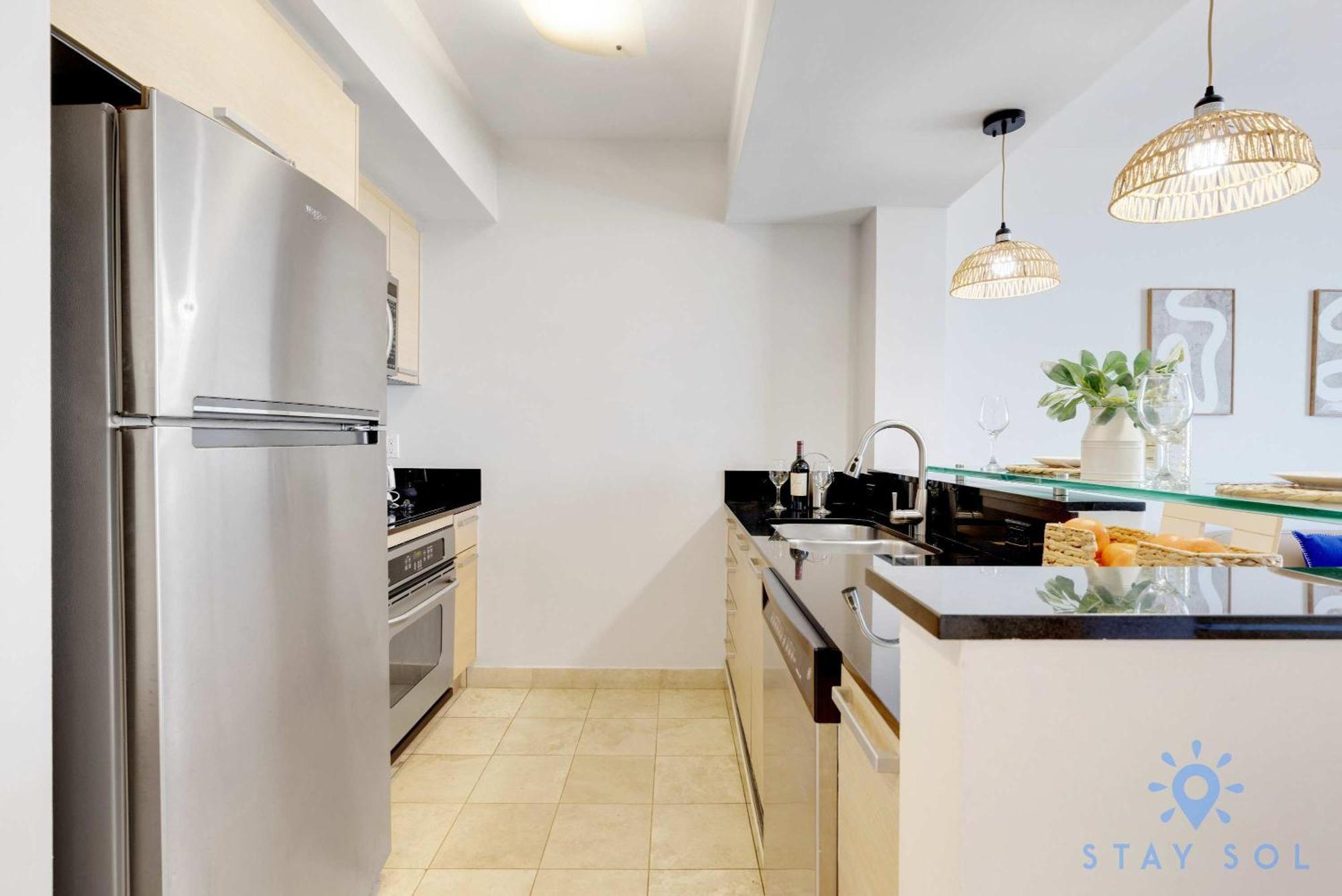 Beachfront - Pool - Ocean View Balcony- Gym Appartement
